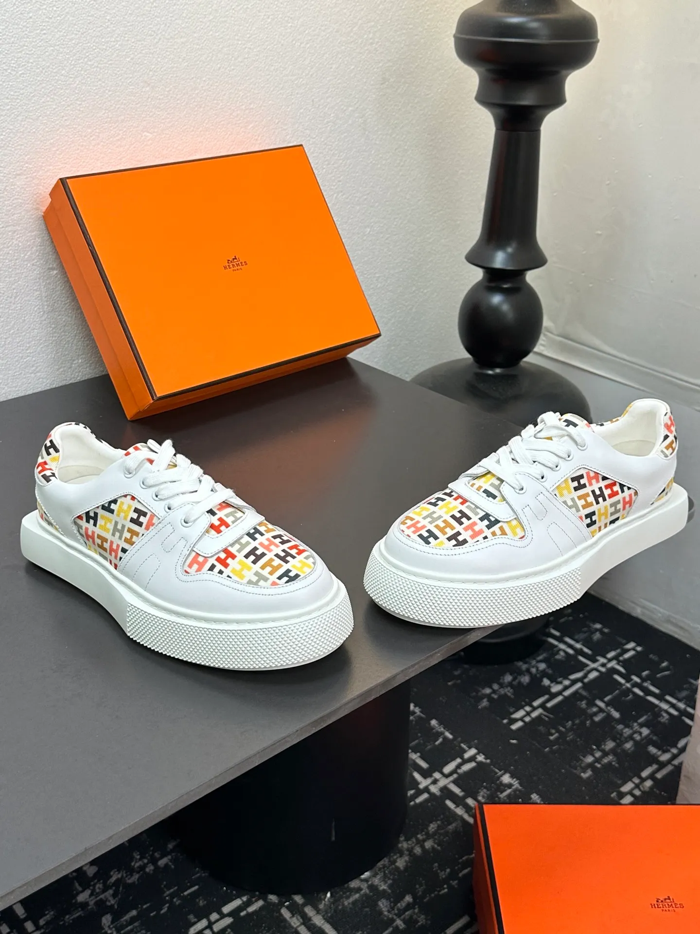 p700💰Men's shoes ❤️❤️Hermes top version# Hermès deep series couple's small white shoes casual skateboard shoes Stylish graphic design to create retro style Upper: cowhide material Lining: sheepskin lining Outsole: TPU outsole Size: 38-45